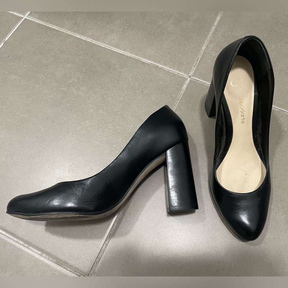 CAPODARTE black leather 4” heels size 6